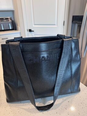 CHANEL Caviar Shoulder Bag Black